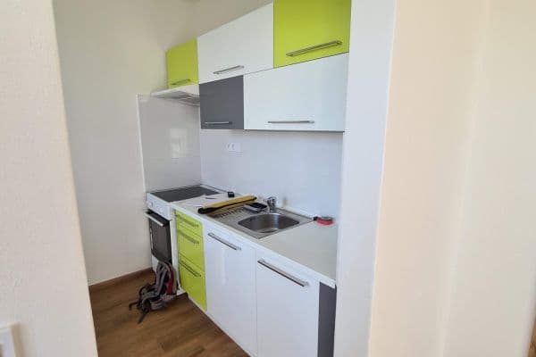 Prenájom bytu 1-izbový 32 m², Trnkova, Olomouc Prenájom bytu 1-izbový 32 m², Trnkova, Olomouc