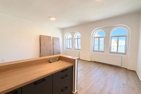Prenájom bytu 2-izbový 75 m², náměstí doktora Edvarda Beneše, Liberec Prenájom bytu 2-izbový 75 m², náměstí doktora Edvarda Beneše, Liberec