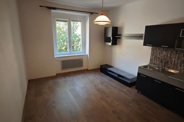 Prenájom bytu 1-izbový 43 m², Kralická, Praha Prenájom bytu 1-izbový 43 m², Kralická, Praha