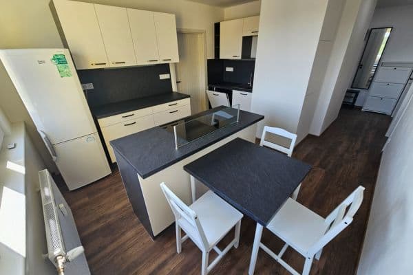 Prenájom bytu 2-izbový 60 m², Zárubova, Praha Prenájom bytu 2-izbový 60 m², Zárubova, Praha
