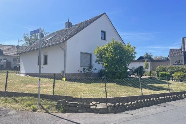 Prenájom domu 120 m², pozemok 600 m², Steiner Straße 3, Neunkirchen-Seelscheid Prenájom domu 120 m², pozemok 600 m², Steiner Straße 3, Neunkirchen-Seelscheid
