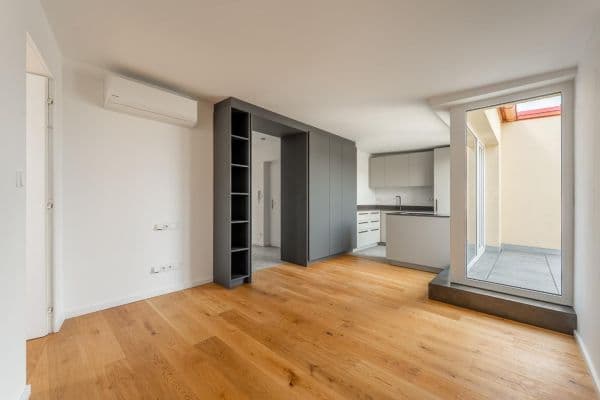 Prenájom bytu 3-izbový 65 m², U Uranie, Praha Prenájom bytu 3-izbový 65 m², U Uranie, Praha