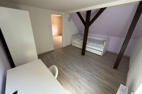 Prenájom bytu 2-izbový 15 m², Křimická, Praha Prenájom bytu 2-izbový 15 m², Křimická, Praha
