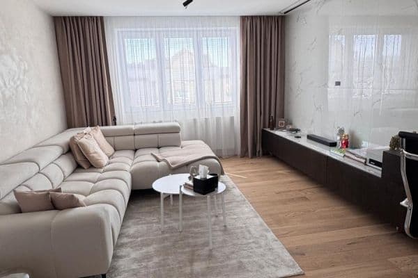 Predaj bytu 2-izbový 62 m², Komenského náměstí, Říčany Predaj bytu 2-izbový 62 m², Komenského náměstí, Říčany