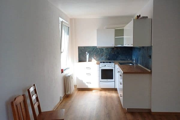 Prenájom bytu 3-izbový 69 m², Nezvalova, Litoměřice Prenájom bytu 3-izbový 69 m², Nezvalova, Litoměřice