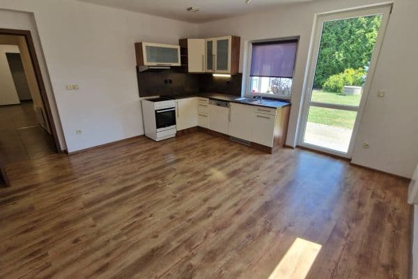 Prenájom bytu 3-izbový 68 m², Ke Kaštanům, Bořanovice Prenájom bytu 3-izbový 68 m², Ke Kaštanům, Bořanovice