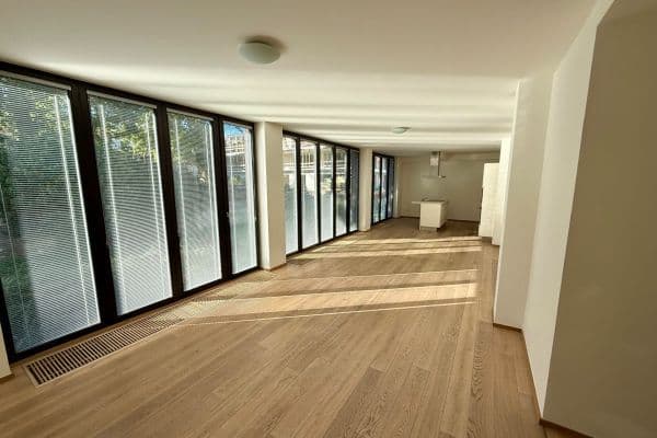 Prenájom bytu 3-izbový 97 m², Ke Slivenci, Praha Prenájom bytu 3-izbový 97 m², Ke Slivenci, Praha