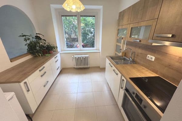 Prenájom bytu 3-izbový 77 m², Radbuzská, Praha Prenájom bytu 3-izbový 77 m², Radbuzská, Praha
