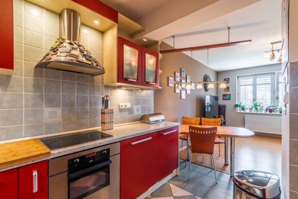 Prenájom bytu 3-izbový 76 m², Benická, Praha Prenájom bytu 3-izbový 76 m², Benická, Praha