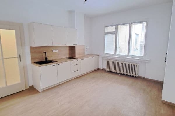 Prenájom bytu 1-izbový 28 m², Vinohradská, Praha Prenájom bytu 1-izbový 28 m², Vinohradská, Praha