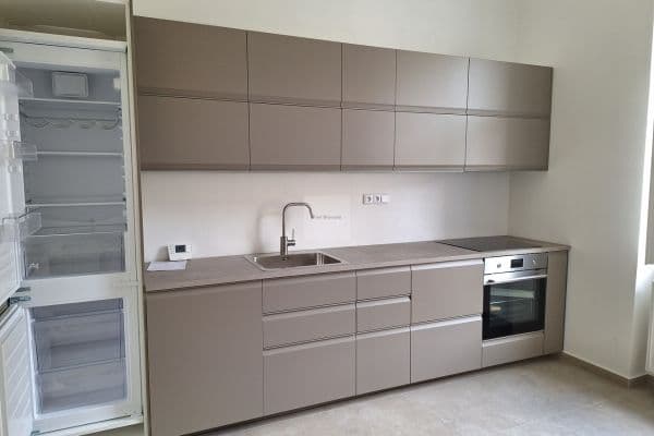 Prenájom bytu 2-izbový 67 m², Pod Slovany, Praha Prenájom bytu 2-izbový 67 m², Pod Slovany, Praha
