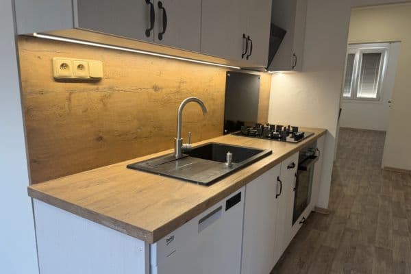 Prenájom bytu 2-izbový 59 m², Šípková, Ústí nad Labem Prenájom bytu 2-izbový 59 m², Šípková, Ústí nad Labem