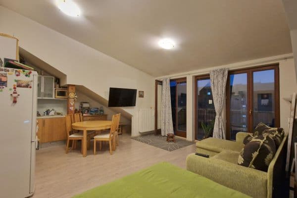 Prenájom bytu 1-izbový 45 m², Kloboučnická, Praha Prenájom bytu 1-izbový 45 m², Kloboučnická, Praha