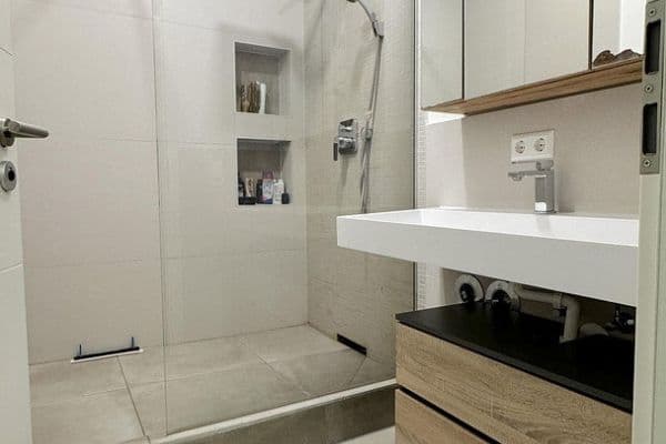 Predaj bytu 5-izbový 123 m², Stuttgart Predaj bytu 5-izbový 123 m², Stuttgart