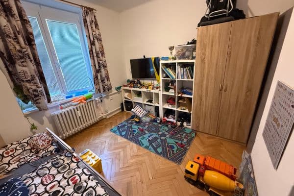 Prenájom bytu 3-izbový 75 m², Nerudova, Pardubice, Pardubický kraj Prenájom bytu 3-izbový 75 m², Nerudova, Pardubice, Pardubický kraj