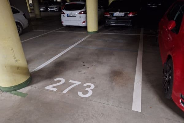 Prenájom garáže 13 m², Pelušková, Praha Prenájom garáže 13 m², Pelušková, Praha