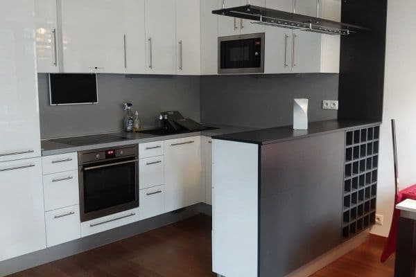 Prenájom bytu 2-izbový 50 m², Magistrů, Praha Prenájom bytu 2-izbový 50 m², Magistrů, Praha