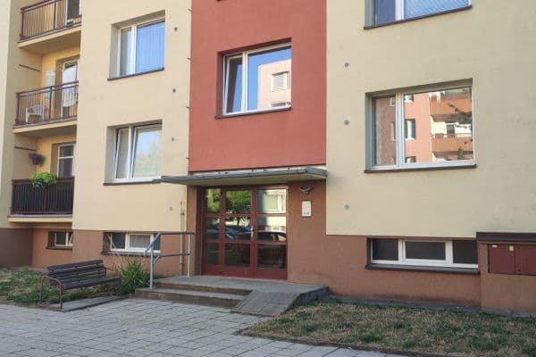 Prenájom bytu 1-izbový 35 m², Na Lužci, Lázně Bohdaneč Prenájom bytu 1-izbový 35 m², Na Lužci, Lázně Bohdaneč