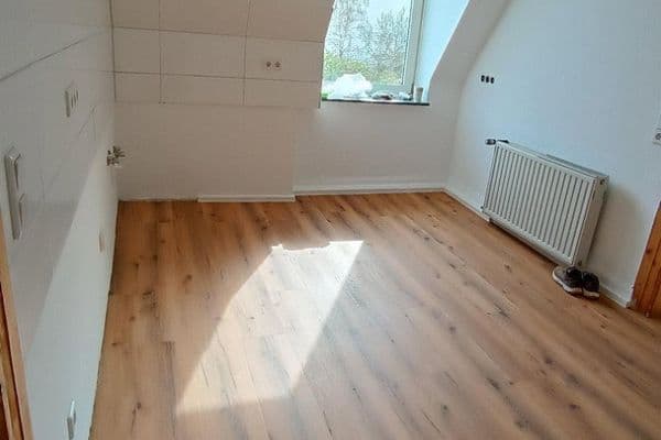 Prenájom bytu 4-izbový 100 m², Feldstr. 48, Wuppertal Prenájom bytu 4-izbový 100 m², Feldstr. 48, Wuppertal