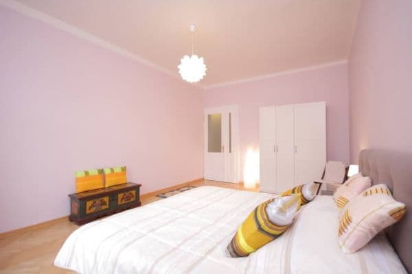 Prenájom bytu 4-izbový 144 m², Kolínská, Praha, Praha Prenájom bytu 4-izbový 144 m², Kolínská, Praha, Praha