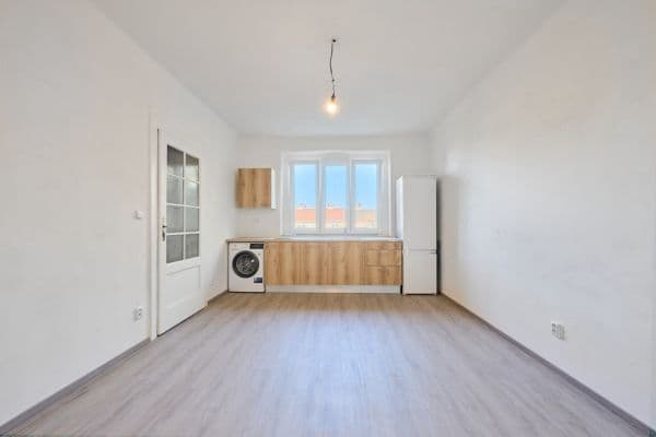 Prenájom bytu 1-izbový 30 m², Viklefova, Praha Prenájom bytu 1-izbový 30 m², Viklefova, Praha