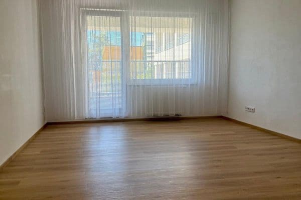 Prenájom bytu 1-izbový 34 m², Mochovská, Praha Prenájom bytu 1-izbový 34 m², Mochovská, Praha