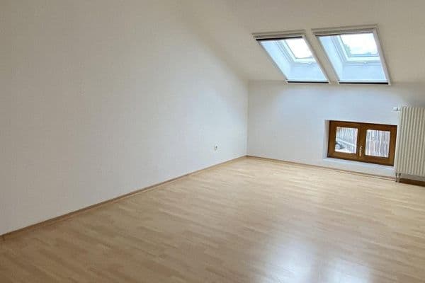 Prenájom bytu 3-izbový 90 m², Königsdorf, Bavorsko Prenájom bytu 3-izbový 90 m², Königsdorf, Bavorsko