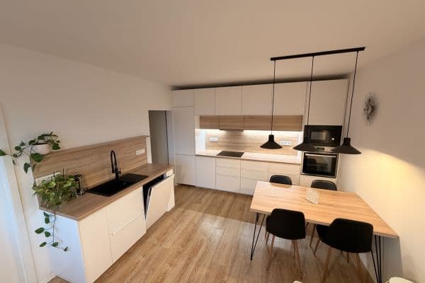 Prenájom bytu 3-izbový 58 m², Mikovíniho, Nové Mesto Prenájom bytu 3-izbový 58 m², Mikovíniho, Nové Mesto