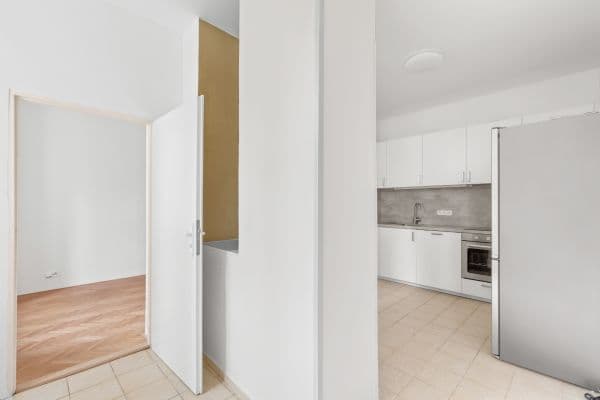 Prenájom bytu 3-izbový 80 m², Kamenická, Praha Prenájom bytu 3-izbový 80 m², Kamenická, Praha