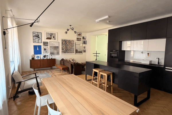 Prenájom bytu 3-izbový 117 m², Tusarova, Praha Prenájom bytu 3-izbový 117 m², Tusarova, Praha