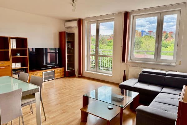 Predaj bytu 3-izbový 83 m², Za Valem, Praha Predaj bytu 3-izbový 83 m², Za Valem, Praha