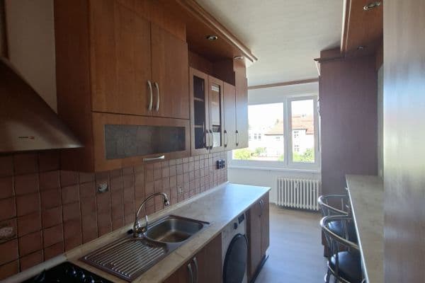 Prenájom bytu 2-izbový 63 m², Gagarinova, Liberec Prenájom bytu 2-izbový 63 m², Gagarinova, Liberec