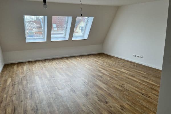 Prenájom bytu 3-izbový 98 m², Dietzgenstraße 93, Berlin, Berlín Prenájom bytu 3-izbový 98 m², Dietzgenstraße 93, Berlin, Berlín