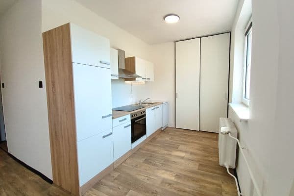 Prenájom bytu 2-izbový 53 m², Jabloňová, Chrudim Prenájom bytu 2-izbový 53 m², Jabloňová, Chrudim