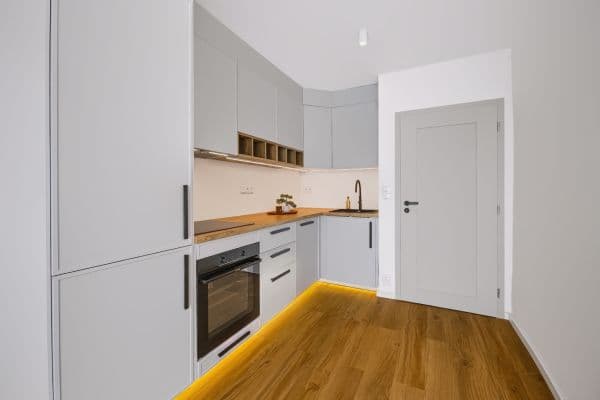 Predaj bytu 4-izbový 78 m², Hlavní, Praha Predaj bytu 4-izbový 78 m², Hlavní, Praha