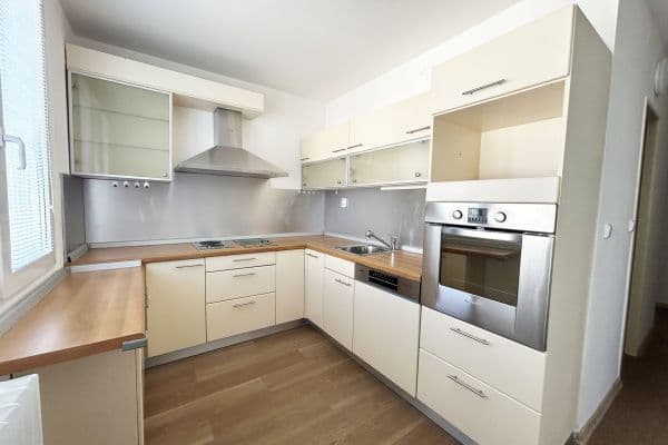 Prenájom bytu 3-izbový 84 m², Roháčova, Český Brod Prenájom bytu 3-izbový 84 m², Roháčova, Český Brod