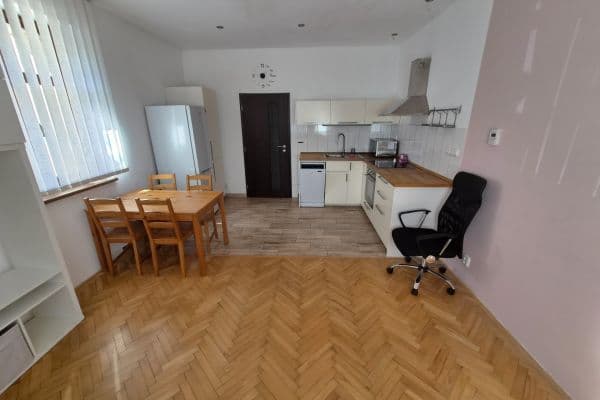 Prenájom bytu 2-izbový 46 m², Khodlova, Praha Prenájom bytu 2-izbový 46 m², Khodlova, Praha