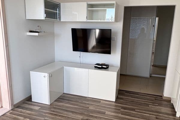Prenájom bytu 3-izbový 66 m², Na rovinách, Praha Prenájom bytu 3-izbový 66 m², Na rovinách, Praha
