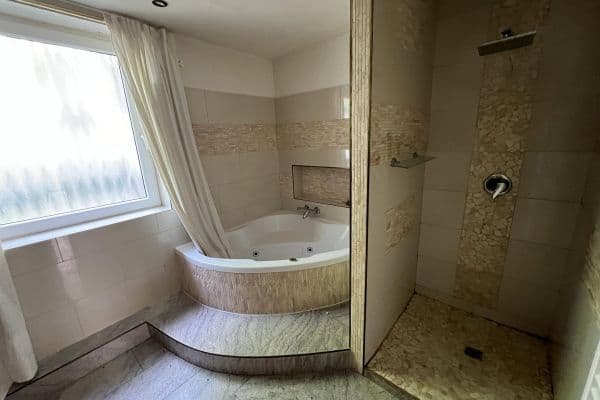 Prenájom bytu 3-izbový 160 m², Viktor-Reuter-Str. 53, Herne Prenájom bytu 3-izbový 160 m², Viktor-Reuter-Str. 53, Herne