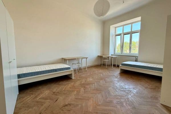 Prenájom bytu 4-izbový 25 m², Komenského, Červenka Prenájom bytu 4-izbový 25 m², Komenského, Červenka
