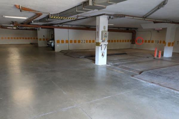 Prenájom garáže 10 m², Bochovská, Praha Prenájom garáže 10 m², Bochovská, Praha