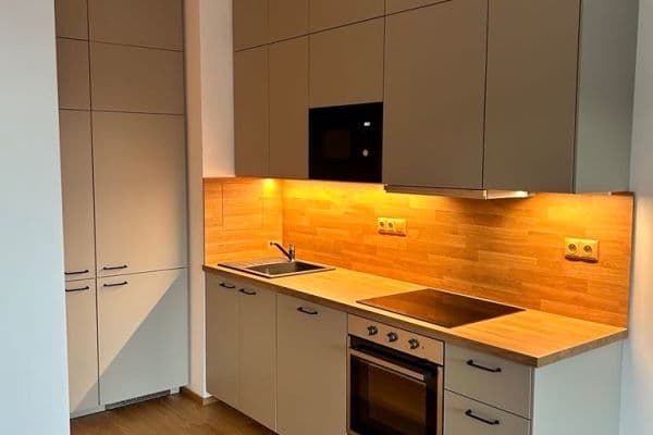 Prenájom bytu 2-izbový 43 m², Hasilova, Praha Prenájom bytu 2-izbový 43 m², Hasilova, Praha