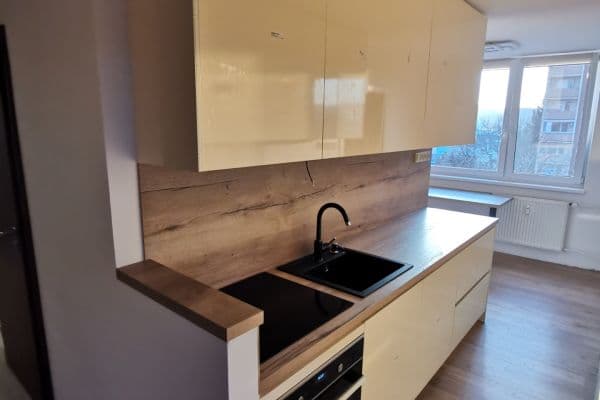 Predaj bytu 3-izbový 75 m², Svobodova, Otrokovice Predaj bytu 3-izbový 75 m², Svobodova, Otrokovice