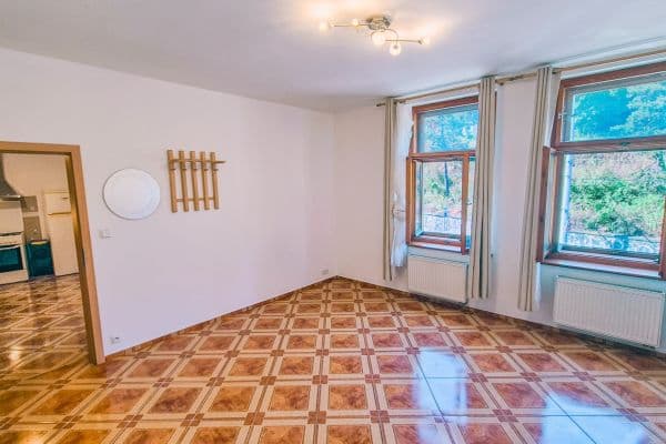 Prenájom bytu 3-izbový 75 m², Francouzská, Prague Prenájom bytu 3-izbový 75 m², Francouzská, Prague
