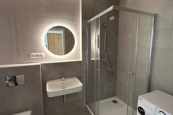 Prenájom bytu 1-izbový 32 m², Divíškové, Praha Prenájom bytu 1-izbový 32 m², Divíškové, Praha