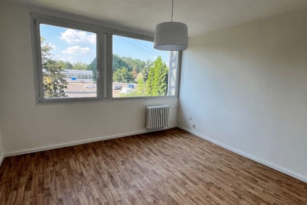 Prenájom bytu 3-izbový 61 m², Lužná, Praha Prenájom bytu 3-izbový 61 m², Lužná, Praha