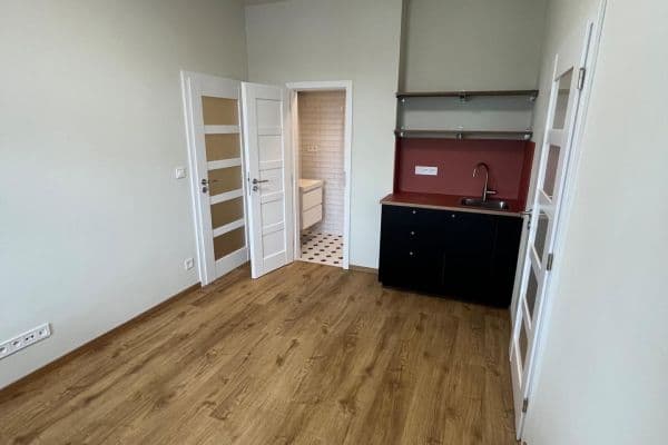 Prenájom nebytového priestoru 40 m², U Vysočanského pivovaru, Praha Prenájom nebytového priestoru 40 m², U Vysočanského pivovaru, Praha