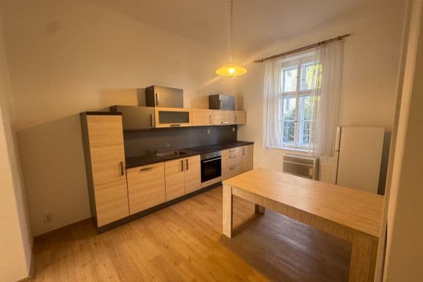 Prenájom bytu 2-izbový 30 m², Marie Cibulkové, Praha Prenájom bytu 2-izbový 30 m², Marie Cibulkové, Praha