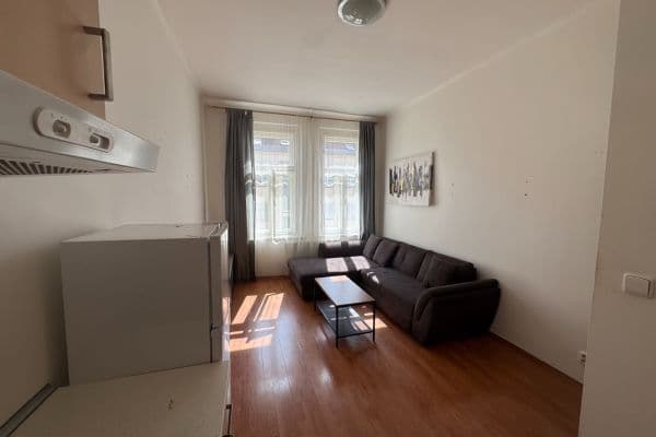 Prenájom bytu 2-izbový 40 m², Marie Cibulkové, Praha Prenájom bytu 2-izbový 40 m², Marie Cibulkové, Praha