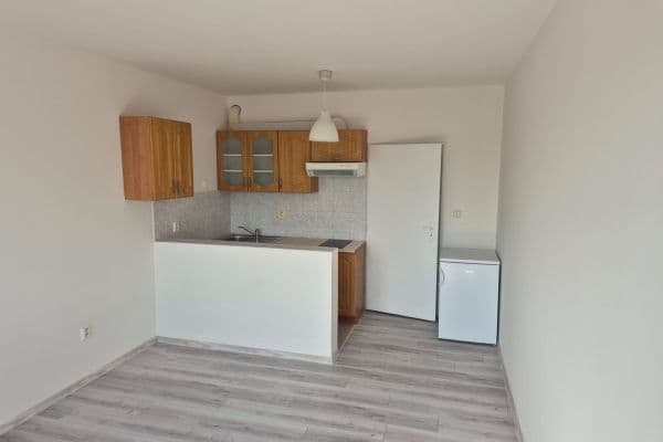 Prenájom bytu 1-izbový 26 m², Štúrova, Praha Prenájom bytu 1-izbový 26 m², Štúrova, Praha